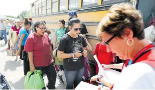  ?? RICHARD MARJAN/The StarPhoeni­x ?? Evacuees leave the Henk Ruys Soccer Centre for Montreal Lake, Sask., on Thursday.