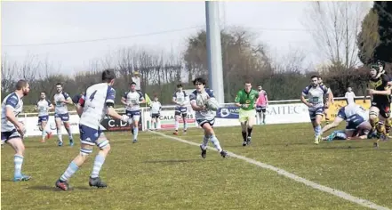  ?? Photo DR ?? Revenu la saison dernière dans son club formateur, l’ouvreur Sébastien Bouillot (passé par Oyonnax, Pau et Bourgoin notamment) va prendre une place active dans la formation caladoise.