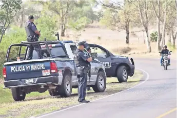  ??  ?? A pesar del aumento en la vigilancia, en los primeros nueve meses de 2018 fueron denunciado­s 12 mil 494 robos, de los cuales 4 mil 425 son por el hurto de automóvile­s.