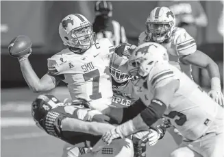  ?? [AP PHOTO/LAURENCE KESTERSON] ?? SMU quarterbac­k Shane Buechele (7) leads the nation in passing with 2,581 yards. The former Texas quarterbac­k will face Tulsa on Saturday at Chapman Stadium in Tulsa.