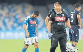  ?? FOTO: GETTY ?? Insigne, entre lágrimas, abandonand­o el Nápoles-lazio el sábado. No fue tan grave