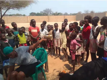  ?? Photo: Contribute­d ?? A helping hand… Children receiving food from the Mukwe OVCs in the Kavango East.