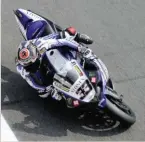  ??  ?? >>> 2011 Pour son arrivée en Superbike, Marco marque rapidement les esprits. Il joue le titre dès sa première année, même s’il doit finalement s’incliner face à Carlos Checa.