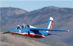  ??  ?? Belle constructi­on perso pour cet AlphaJet motorisé par un Merlin 100. La réalisatio­n est signée Jaques Dupressoir, aussi à l’aise dans l’atelier que derrière la radio.