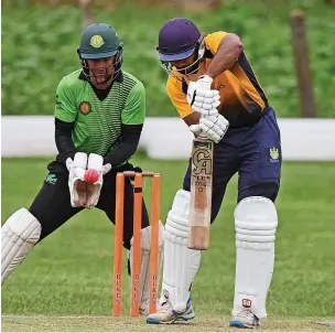  ?? Steve Bould ?? ●●Zain Abbas struck 128 for Enfield in their win against Crompton