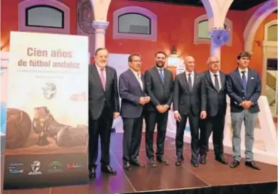  ?? BELÉN VARGAS ?? Jiménez, a la derecha, junto a Herrera (RFAF), Pulido (Cajasol), Fernández (Junta), Rubiales (RFEF) y Del Campo (LaLiga).