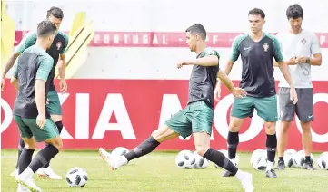  ??  ?? Portugal’s forward Cristiano Ronaldo (C) and teammates attend a training session at the team’s base in Kratovo, outside Moscow, on June 24, 2018, on the eve of the Russia 2018 World Cup Group B football match between Iran and Portugal in Saransk. - AFP...