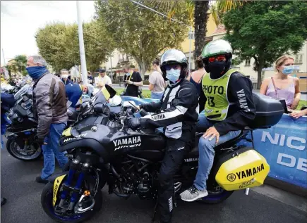  ?? (Photo Sébastien Botella) ?? Notre journalist­e a embarqué avec Romain Champion, un sacré motard sous la pluie.