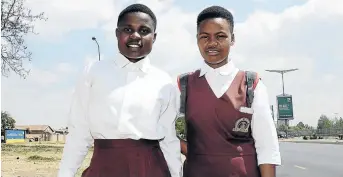  ?? / MDUDUZI NDZINGI ?? Hlengiwe Msipha and Khulekile Ntanzi from Pimville have been preparing for the year-end matric exams.