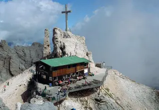 Rifugio Lorenzi Chiusura E Polemica Senza Ovovia Non Ce La Facciamo Pressreader
