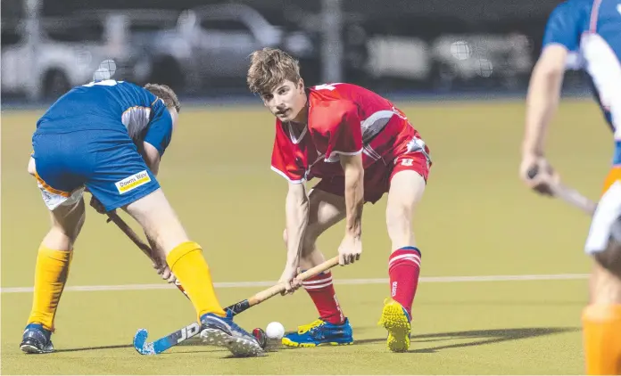  ?? Picture: Kevin Farmer ?? HOCKEY RETURNS: Red Lion’s Will Nielsen fires off a pass during the COVID Cup men’s grand final. Hockey returns to Toowoomba this weekend with Clyde Park hosting a junior hockey tournament.