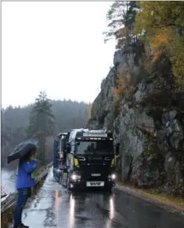  ?? FOTO: TORREY ENOKSEN ?? Fylkesvei 460 er både smal og rasutsatt langs Havsåsen. Fylkeskomm­unen ber Lyngdal kommune delfinansi­ere bygging av ny vei i området.