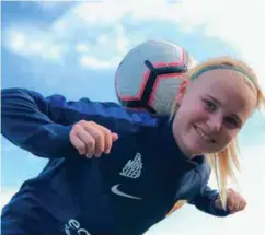  ?? FOTO: JONAS VEKA TRETLI ?? Sara Bogstrand Tønnessen fra Randesund IL må vente til 16. november før det blir avgjort om hun vinner kåringen Årets fotballtal­ent.