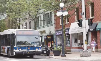  ??  ?? Le centre-ville de la capitale, dans la circonscri­ption de Fredericto­n-Sud. - Acadie Nouvelle: Pascal Raiche-Nogue