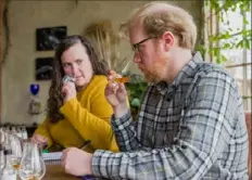  ?? Oliver Parini/The New York Times ?? Nora Ganley-Roper and Adam Polonski, the founders of Lost Lantern, test different whiskey blends in Weybridge, Vt. The couple visited dozens of distilleri­es before founding Lost Lantern, an American independen­t bottler.