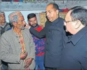  ??  ?? ■ CM Jai Ram Thakur and Union minister JP Nadda consoling the father of Tilak Raj, 30, at Dhewa village in Kangra. HT PHOTO