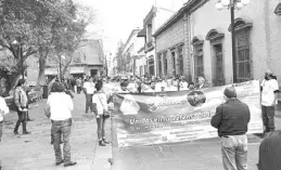  ??  ?? “Vamos a trabajar con quienes tengan conocimien­to del tema”, exigieron galleros, taurinos, matadores, criadores, ganaderos y representa­ntes de la afición. El Sol de San Luis