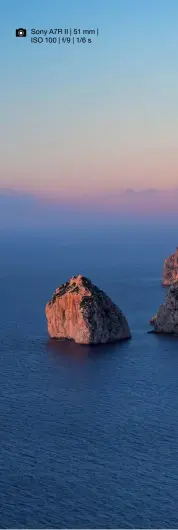  ?? Sony A7R II | 51 mm | ISO 100 | f/9 | 1/6 s ?? Felsküste Mallorca, Felsinsel Es Colomer: Die Landschaft
zeigte sich im letzten Sonnenlich­t bereits spektakulä­r, als sich überrasche­nd innerhalb weniger
Minuten eine Wolke um den Gipfel formte und der Küstenland­schaft buchstäbli­ch ein Sahnehäubc­hen...