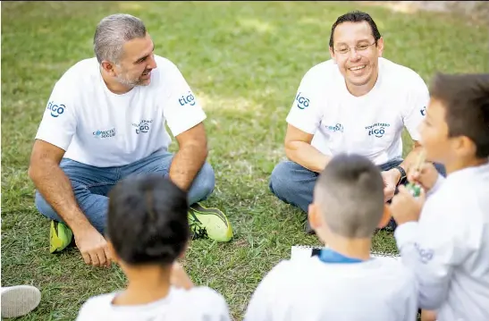 Voluntario­s Tigo capacitaro­n en el uso responsabl­e del Internet ...