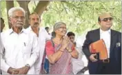  ?? ARUN SHARMA / HT PHOTO ?? Jigisha Ghosh’s father JN Ghosh (left) and his wife Sabita outside the Saket court after the verdict on Monday.