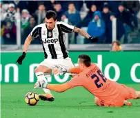  ?? AP ?? Juventus’ Mario Mandzukic tries to dribble past Empoli’s goalkeeper Lukasz Skorupski. —