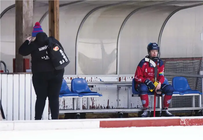  ?? ARKIVBILD: KRISTER ANDERSSON ?? Julia Åkerberg och hennes Sunvära åkte ur Elitserien på det mest brutala av sätt.