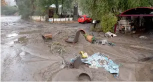  ?? AP ?? Mud washes away personal belongings along La Tuna Canyon road in the Sun Valley neighbourh­ood of Los Angeles on Tuesday. —