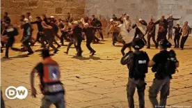  ??  ?? Zusammenst­öße an der Al-Aksa-Moschee in Jerusalem
