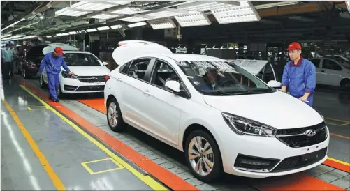  ?? WU HE / FOR CHINA DAILY ?? Workers check cars at Chinese automaker Chery’s production line in Wuhu, Anhui province.