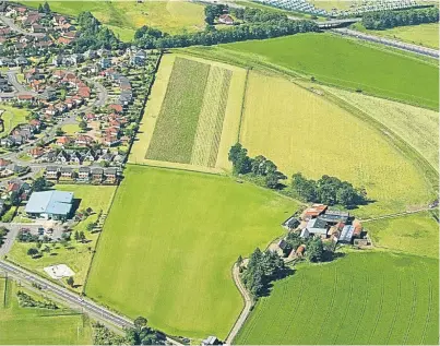  ?? Photograph­y Solutions. Picture: Aerial ?? The site of the proposed 300-home developmen­t at Lathro Farm, near Kinross.