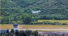  ?? Aspen Times file photo ?? A plan takes off from the Aspen airport.