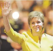  ??  ?? La primera ministra de Escocia, Nicola Sturgeon, anunció que está en agenda un segundo referéndum sobre la independen­cia de ese país.