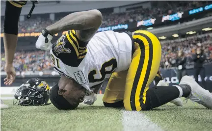  ?? DARRYL DYCK/ THE CANADIAN PRESS ?? Hamilton Tiger-Cats punt returner Brandon Banks is disconsola­te after his last-minute touchdown was called back because of a penalty against the Calgary Stampeders in the 102nd Grey Cup game in Vancouver on Sunday. The Stamps were 20-16 winners.