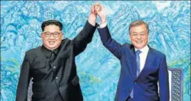  ?? ■ AP FILE ?? North Korean leader Kim Jong Un (left) and South Korean President Moon Jaein raise their hands after signing a joint statement at the border village of Panmunjom on April 27.