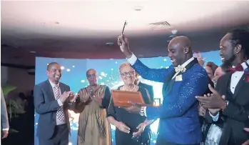  ??  ?? Conroy Wilson (second right) shows off the key to the city. Looking on (from left) are Mayor of Kingston and St Andrew Delroy Williams; Councillor Lorraine Dobson; co-founder of Ashe, Paulette Bellamy; and Michael Holgate, artistic director of Ashe.