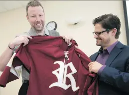  ?? PIERRE OBENDRAUF ?? St-Lazare Revolution owner Dustin Traylen, left, and coach Eric Labrosse display the team’s jersey during a news conference last fall. Traylen plans to move the team to Pierrefond­s for next season.