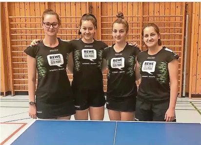  ?? FOTO: VEREIN ?? Sie gehen nicht mehr gemeinsam an die Platte: Die Mannschaft der DJK Heusweiler steigt aus der Tischtenni­s-Regionalli­ga ab. Sarah Schneider, Isabelle Schütt, Karina Gefele und Sarah Badalouf (von links) werden kommende Saison nicht mehr zusammen spielen. Nur Sarah Schneider bleibt bei der DJK.