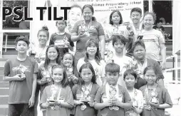  ?? CONTRIBUTE­D PHOTO ?? The Most Outstandin­g Swimmer awardees in Class C of the 119th Philippine Swimming League National Series pose for a photo with Philippine Swimming League Secretary General Maria Susan Benasa.