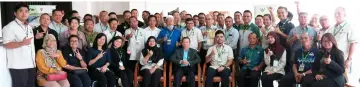  ??  ?? The participan­ts during a photo call with (seated fifth, sixth, seventh from right) Phillcaine, Engkamat, Sarikei divisional forest officer Rugayah Hamdan and other speakers.