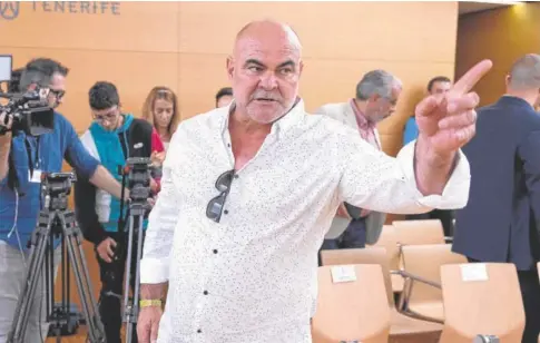  ?? // EFE ?? Antonio Navarro Tacoronte en un pleno del Cabildo de Tenerife tras estallar el escándalo