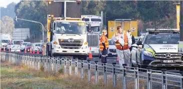  ??  ?? Border control on the Princes Fwy as police check motorists travelling from the metropolit­an lockdown areas into Baw Baw Shire, just east of the Bunyip River boundary.