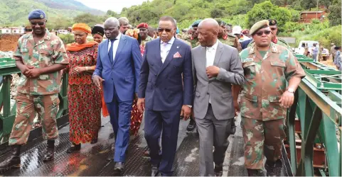  ??  ?? VP Chiwenga (third from right) commission­ed Bailey Bridge in Rusitu, Chimaniman­i. He was accompanie­d by senior Government and army officials