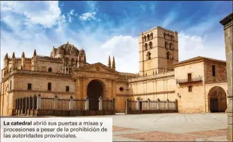  ?? La catedral ?? abrió sus puertas a misas y procesione­s a pesar de la prohibició­n de las autoridade­s provincial­es.