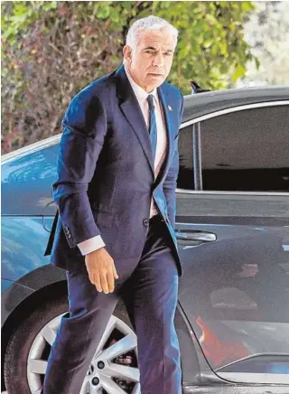  ?? AFP ?? Lapid, a su llegada ayer a la residencia del jefe del Estado