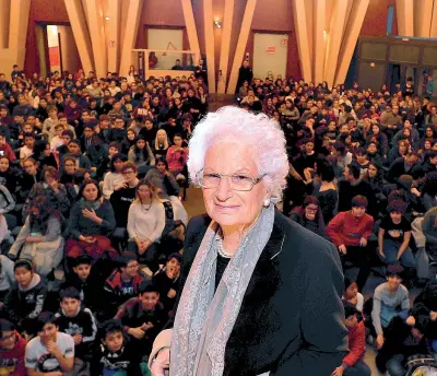  ?? (foto di Maurizio Maule / Fotogramma) ?? Con i ragazzi Liliana Segre, 88 anni, durante uno degli incontri con gli studenti a Milano