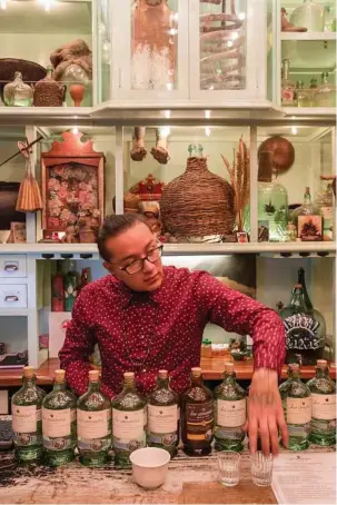  ?? Brett Gundlock photos / The New York Times ?? Said J. Hernandez serves mezcal in Los Amantes mezcal bar in Oaxaca. Agave, from which mezcal is made, is grown throughout the Oaxaca Valley and is one of its most important crops.