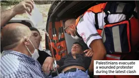  ??  ?? Palestinia­ns evacuate a wounded protester during the latest clash