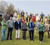  ??  ?? Sorrisi
I fondatori delle Sardine insieme a Benetton e Toscani ieri a Fabrica