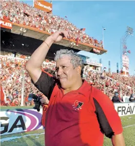  ??  ?? En casa. Fue jugador rojinegro, también fue DT y campeón. Vuelve.