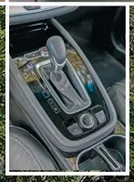 ??  ?? El diseño del Jetour X70 es tradiciona­l. El tablero tiene una presentaci­ón digital. Se ofrece en dos versiones donde la única diferencia es la transmisió­n: manual de cinco marchas o automática de ocho.